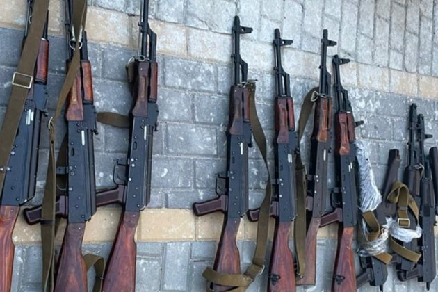 На Київщині торговці зброєю продавали автомати та набої (фото)