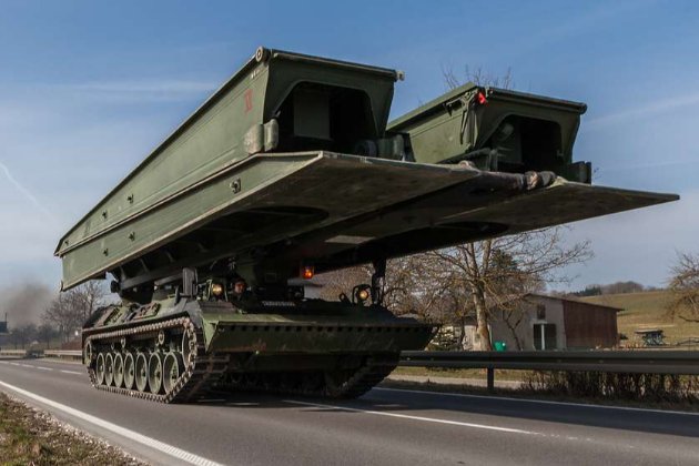 Німеччина вирішила передати Україні 16 танкових мостоукладальників Biber