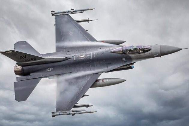 У США пропонують виділити кошти на навчання українських пілотів на F-16