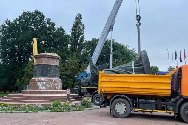 У центрі Переяслава знесли пам’ятник на честь «возз’єднання України з росією» (фото)