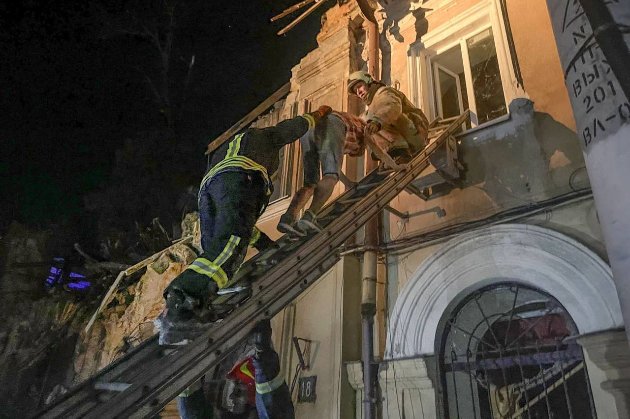 Окупанти вчергове обстріляли Одесу — влучили в будинки і храм (фото, оновлено)