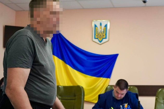 Охоронця, який не відчинив двері підвалу поліклініки у Києві, засудили до чотирьох років тюрми