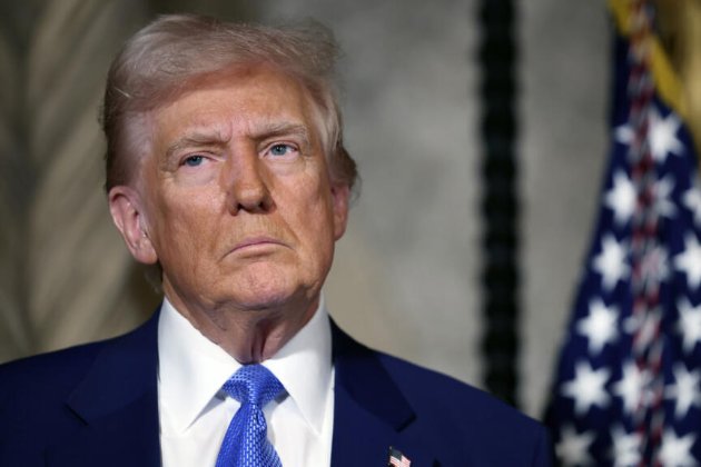 Трамп заявив, що українці можуть залишитися в США до кінця війни