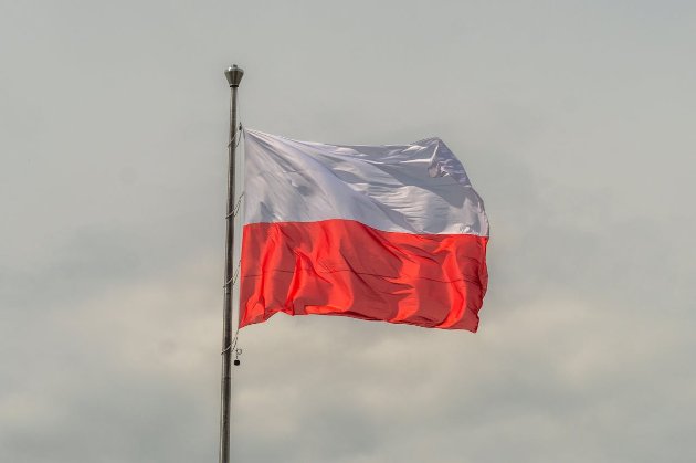 Польща хоче купити частку в компанії, яка допомагає Україні бачити війська рф із космосу