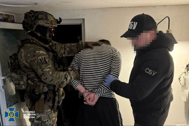 В Україні викрили мережу торговців трофейною зброєю: затримано 15 зловмисників (фото)