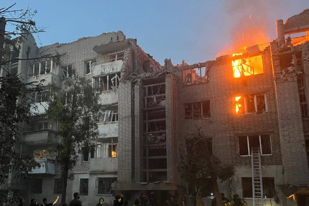 Росія масовано атакувала Львів: уже 30 постраждалих, під завалами можуть бути люди