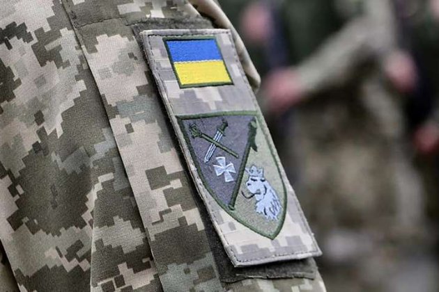 Двох працівників Маріупольського ТЦК затримали за підозрою у вимаганні та шахрайстві