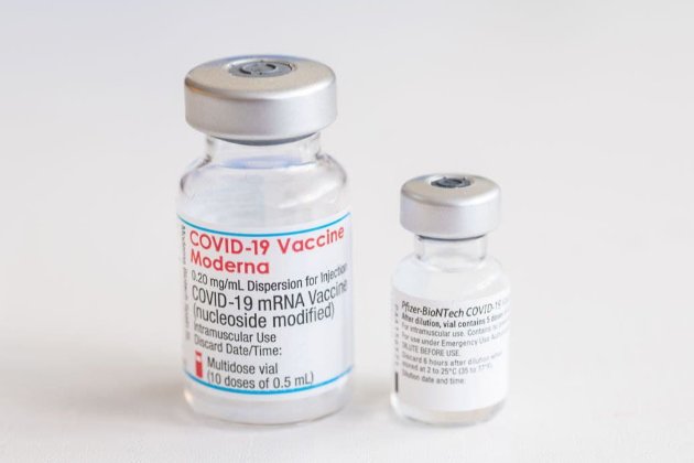 Компанії Pfizer та Moderna підвищили ціни на свої вакцини проти коронавірусу