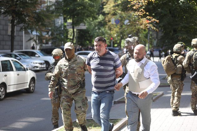 Чоловік з гранатою захопив будівлю Кабміну. Поліція провела спецоперацію (оновлено)