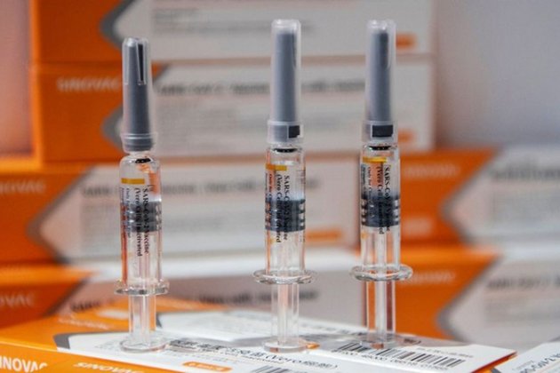 МОЗ рекомендує зменшити інтервал між дозами вакцини CoronaVac до 14 днів