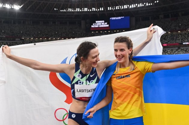 У Міноборони відрапортували про бесіду з Магучіх щодо обіймів із росіянкою