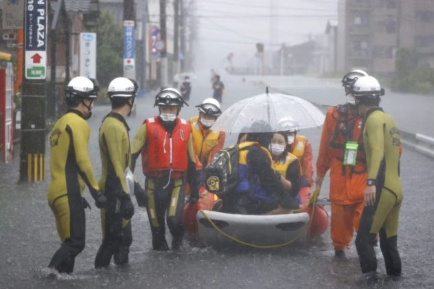У Японії повені затопили цілі регіони. Евакуюють понад мільйон жителів