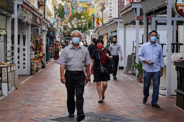 У Сингапурі британця засудили до шести тижнів в'язниці за відмову одягати маску