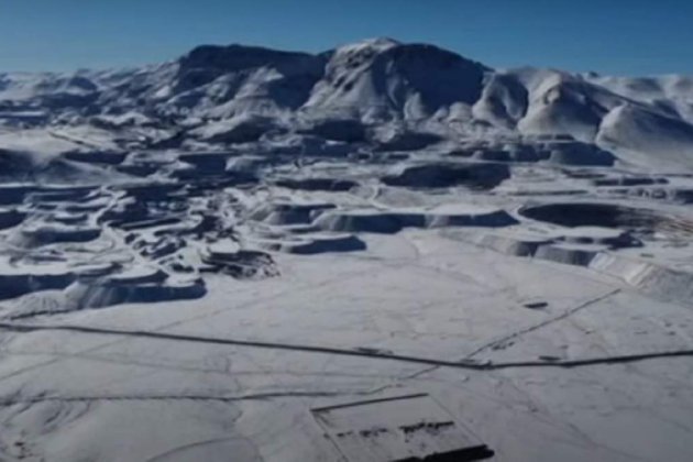 «Справжнє диво». У найсухішій пустелі світу Атакама випало аж 15 см снігу (фото, відео)