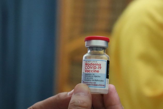 В Японии два человека умерли после прививки вакциной Moderna, которая могла содержать примеси