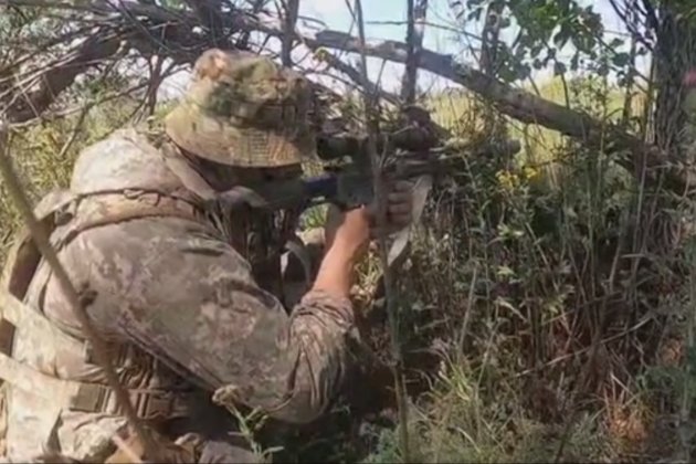Миколаївські десантники показали роботу своїх снайперів на фронті (відео)