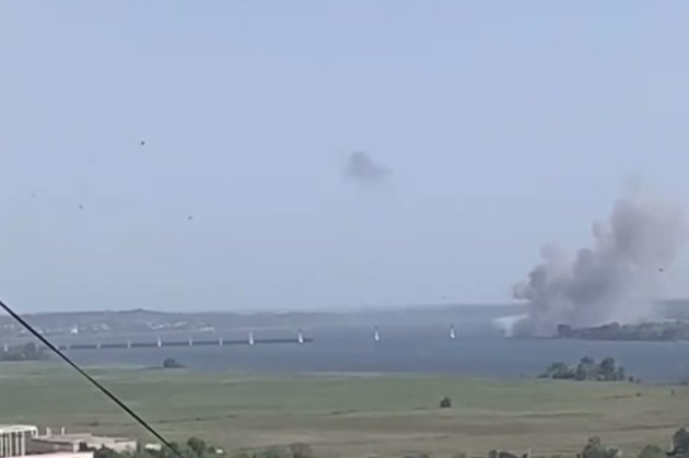 ЗСУ знову завдали удару по Антонівському мосту (фото, відео)