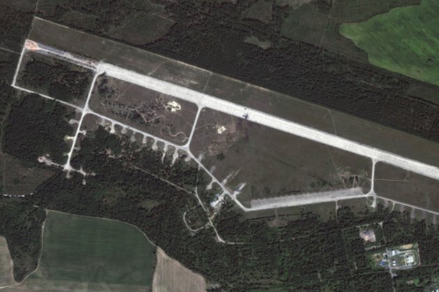Супутник Maxar на свіжих знімках показав, що горіло на аеродромі «Зябрівка» у білорусі (фото)