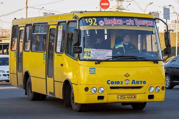 У Києві автобуси та маршрутки зупинятимуться на час повітряної тривоги