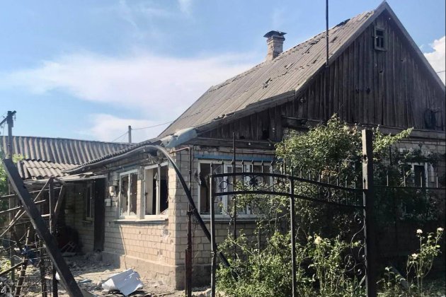 Росіяни обстріляли житлові квартали Марганця, двоє людей постраждали