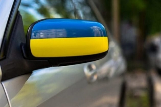 У Німеччині пішов у відставку депутат, який розмалював машини українців свастикою