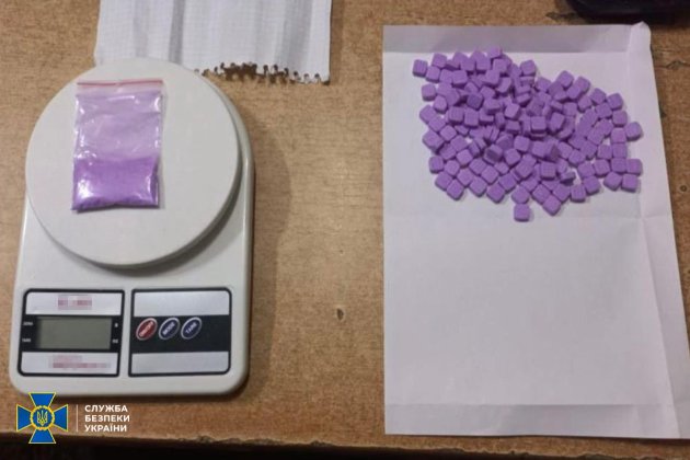 У Запоріжжі СБУ викрила наркоторговців, які завозили екстазі під виглядом імпортних солодощів (фото)