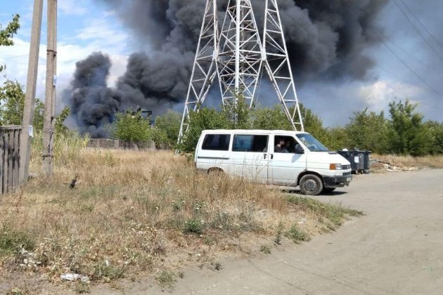 У Маріуполі спалахнула пожежа в районі військової бази рф