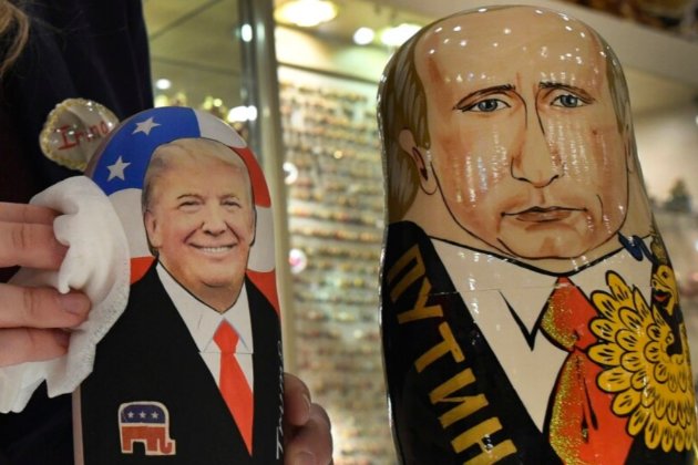 У москві продають матрьошки з Трампом і путіним на тлі їх майбутньої зустрічі