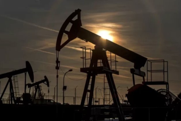 Вісім країн ОПЕК+ домовилися збільшити видобуток нафти на тлі тиску США на Індію
