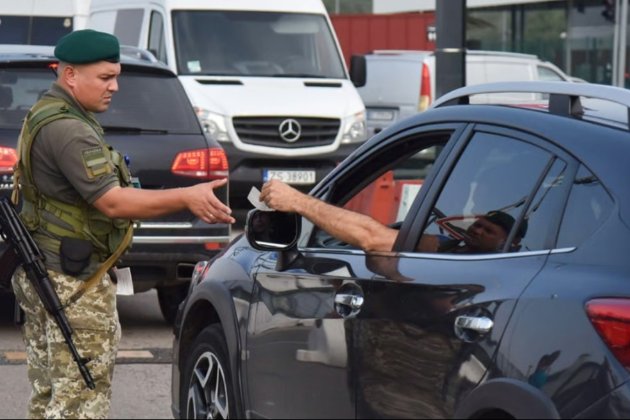 У ДПСУ розповіли, які документи потрібно мати для перетину кордону чоловікам віком 18-22 роки