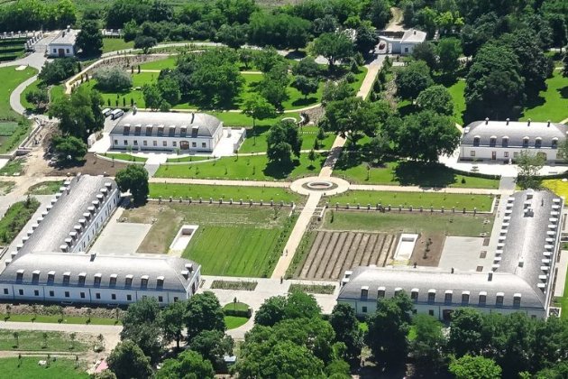 В Угорщині викрили розкішний маєток Орбана з зоопарком і пальмовим садом