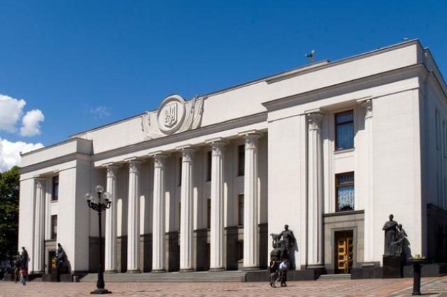 У Верховній Раді зареєстрували законопроєкт про виїзд за кордон чоловіків до 25 років