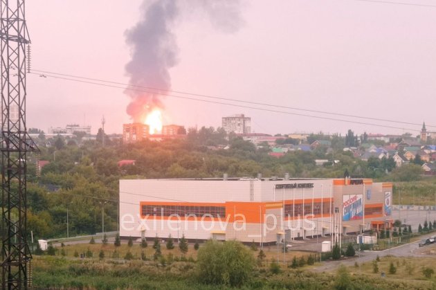 Дрони СБУ вдарили по місцю зберігання «шахедів» і військовому заводу на території рф (фото, відео)