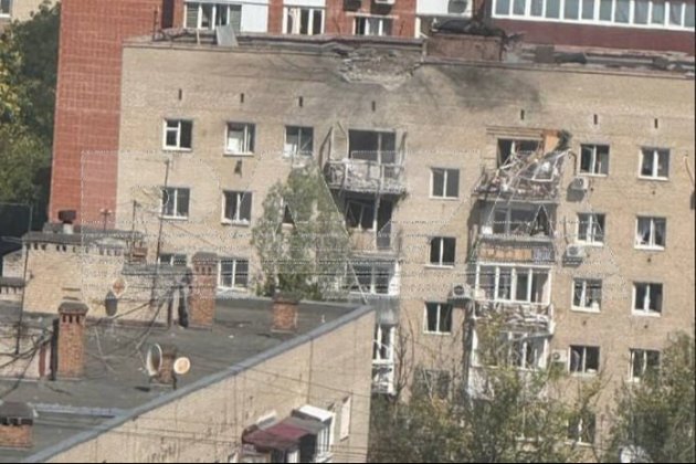 Дрон влетів у багатоповерхівку в російському Ростові-на-Дону, є постраждалі (відео)