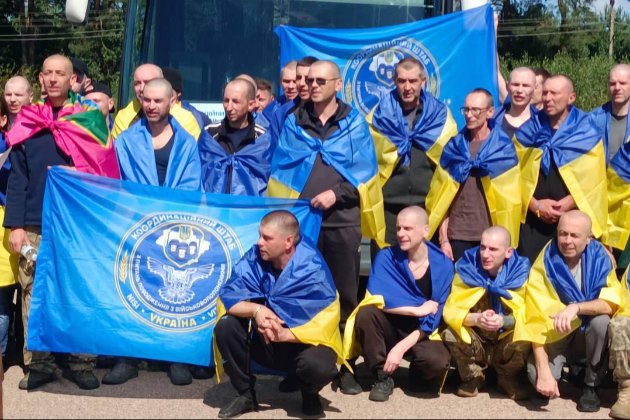 Україна звільнила з полону 84 захисників та цивільних (фото)