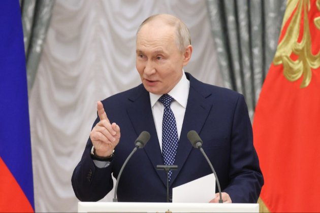 Путін боїться, що його «повісять» без захоплення всього Донбасу — Economist