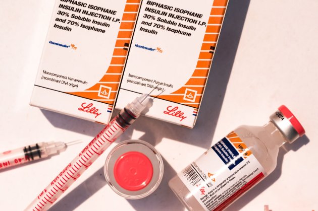 В Україну із США доставили інноваційні ліки проти коронавірусу Bamlanivimab та Etesevimab