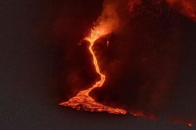 На Канарах закрили аеропорт через посилення виверження вулкану Кумбре-В'єха