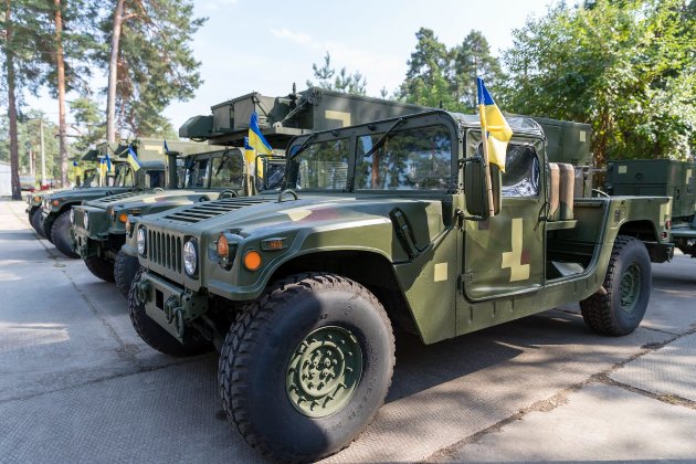 Гаубиці, броньовики, боєприпаси: Байден затвердив новий пакет допомоги Україні на $675 млн
