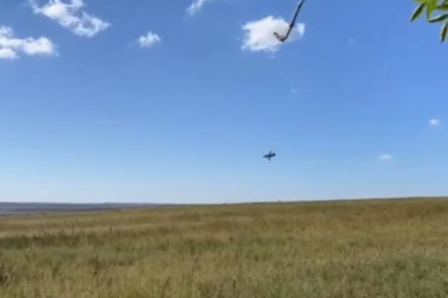 Українські військові збили російський Су-25 на Харківщині (відео)