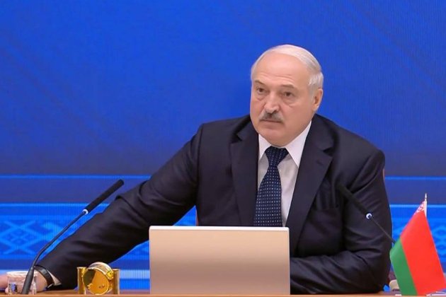 Лукашенко готовий піднімати військових по тривозі і «захищати спину росії»