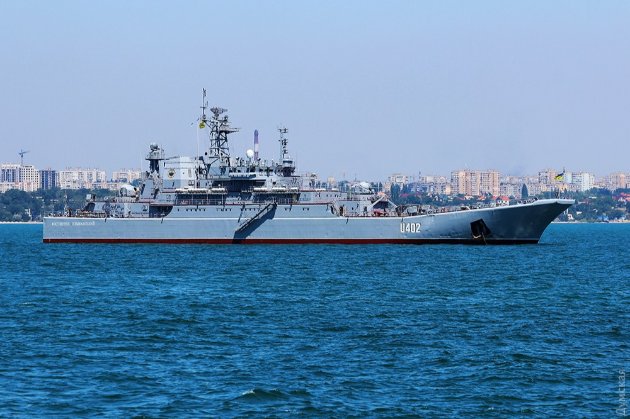 Після ударів у Севастополі росія перекинула три десантні кораблі в Азовське море