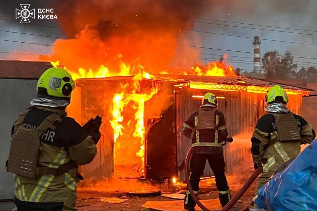 Ворог обстріляв Київ крилатими й балістичними ракетами: що відомо (фото)