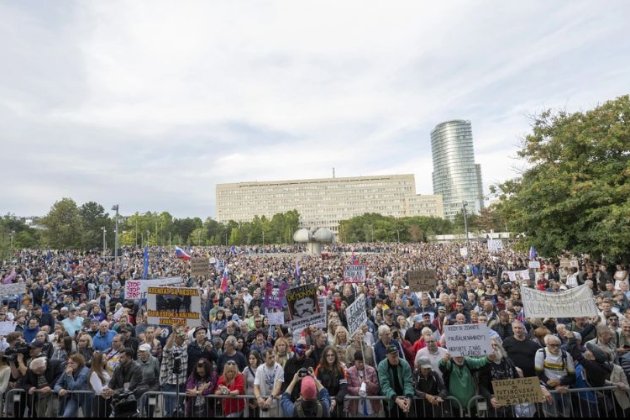 Тисячі людей вийшли на протести проти політики проросійського Фіцо у Словаччині