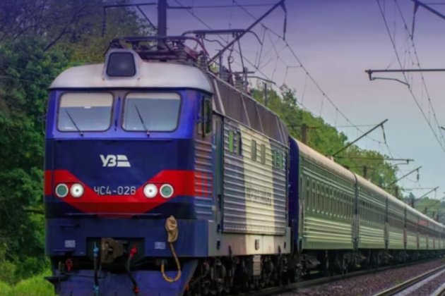Росіяни обстріляли залізницю на Полтавщині — поранено людину, затримуються поїзди