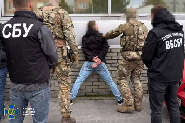 СБУ затримала агента ФСБ, який готував удари по військових заводах на заході України