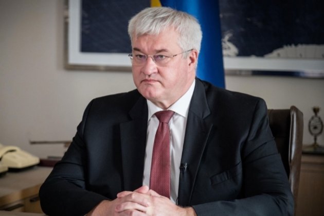 Україна «дзеркально» заборонила вʼїзд трьом угорським військовим