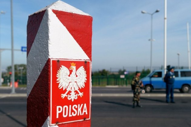 Польща відкрила кордон із Білоруссю та закликала своїх громадян негайно повертатись