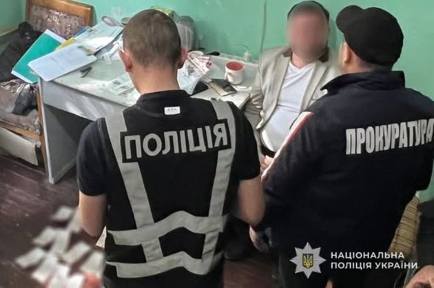У Львові затримали викладача коледжу, який організував схему ухилення від мобілізації 