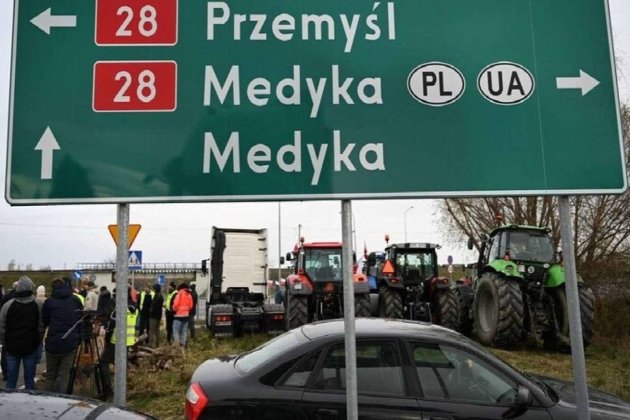Польські фермери знову заблокували вантажівки в одному з пунтктів пропуску на кордоні з Україною